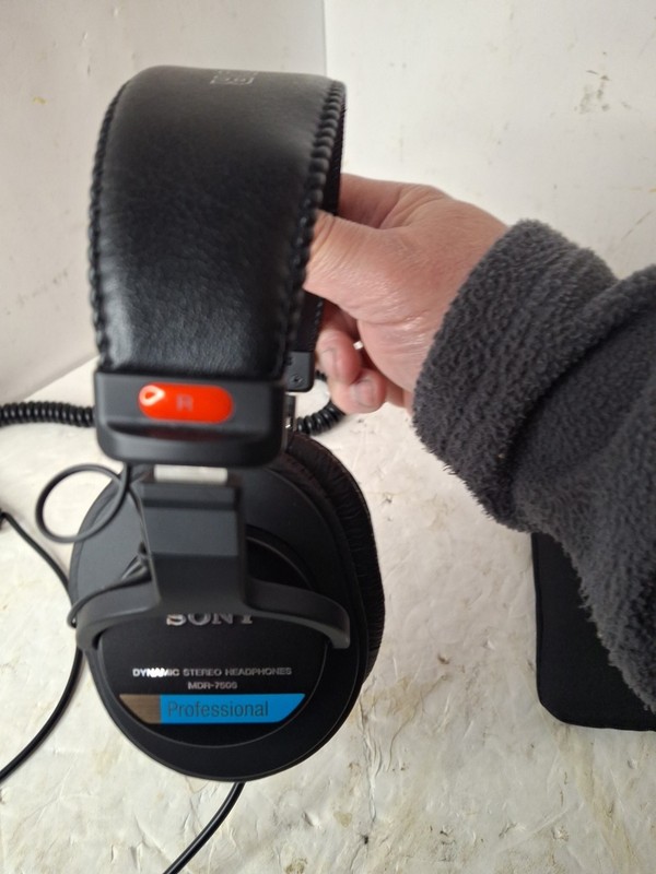 Sony MDR-7506 Sound Monitor Headphones (Black) Bag And Jack Excellent Condition gallery