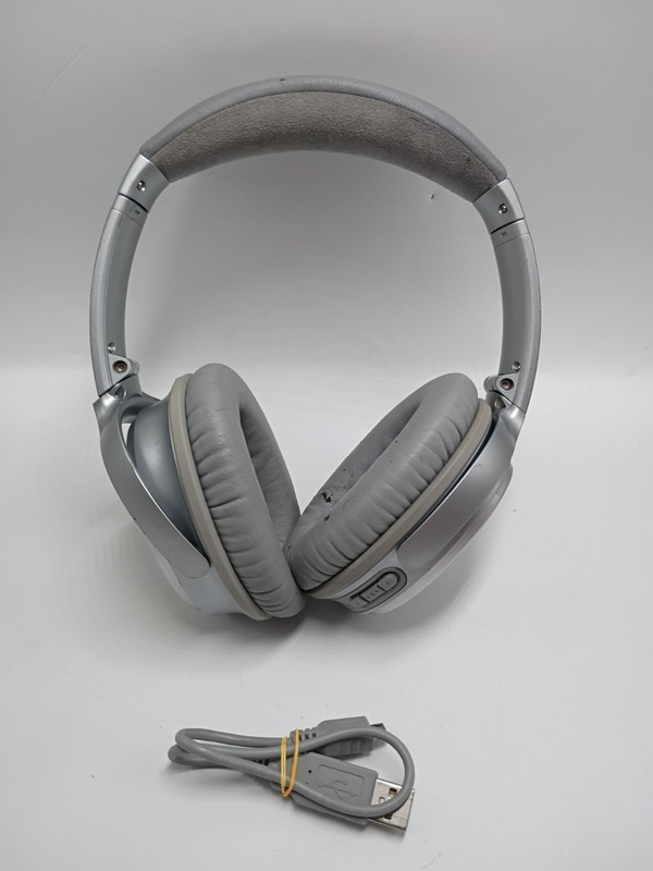 Bose QuietComfort 35 Series II Noise Cancelling Headphones EARPADS NEED REPLACED