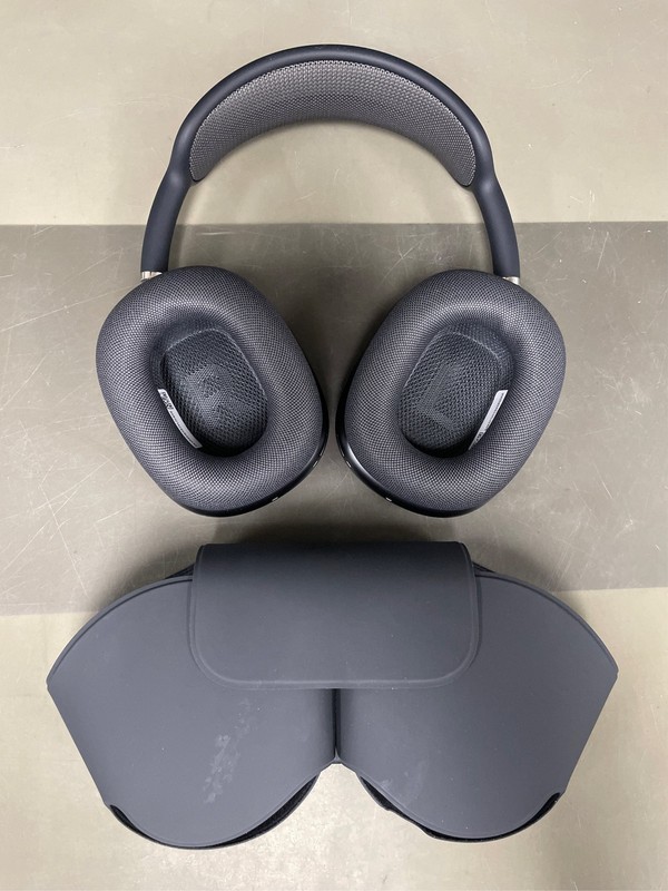 Apple AirPods Max Wireless Over-Ear Headphones, Pro-Level Active Noise Cancellat