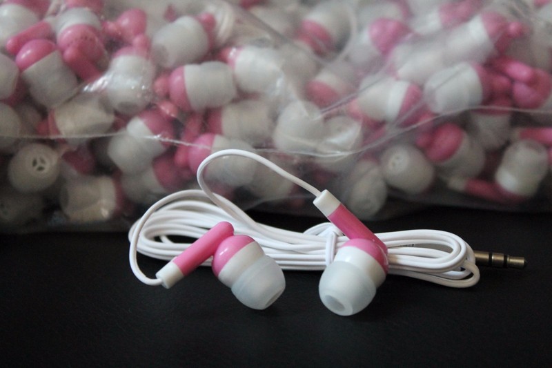 BULK Lot of 50 – PINK/WHITE – 3.5mm In-Ear Earbuds / Earphones – U.S. Shipper