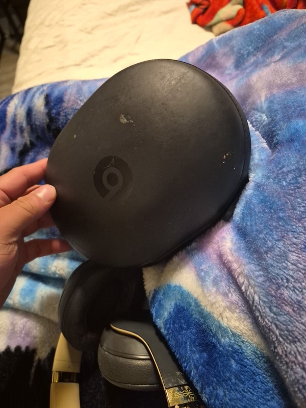 Beats Studio3 Over-Ear Headphones - Midnight Black LOOK AT DISCRETION gallery
