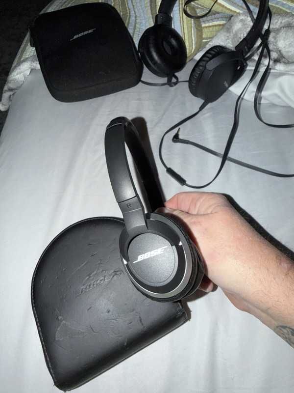 Bose OE2 On-Ear Wired 3.5mm Headphones Black/Silver On-Cable Mic Case gallery