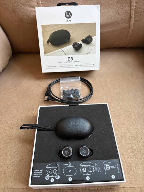 Bang & Olufsen BeoPlay E8 Wireless In-Ear Headphones Black *Excellent Earphones*