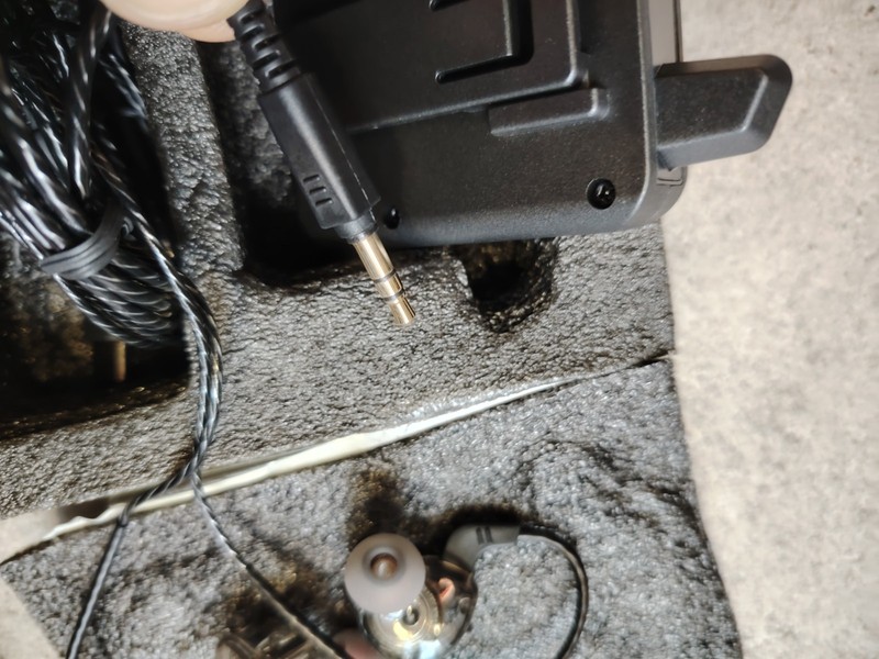 Professional In-Ear Headphones Receiver + Transmitter + Professional Headphones gallery