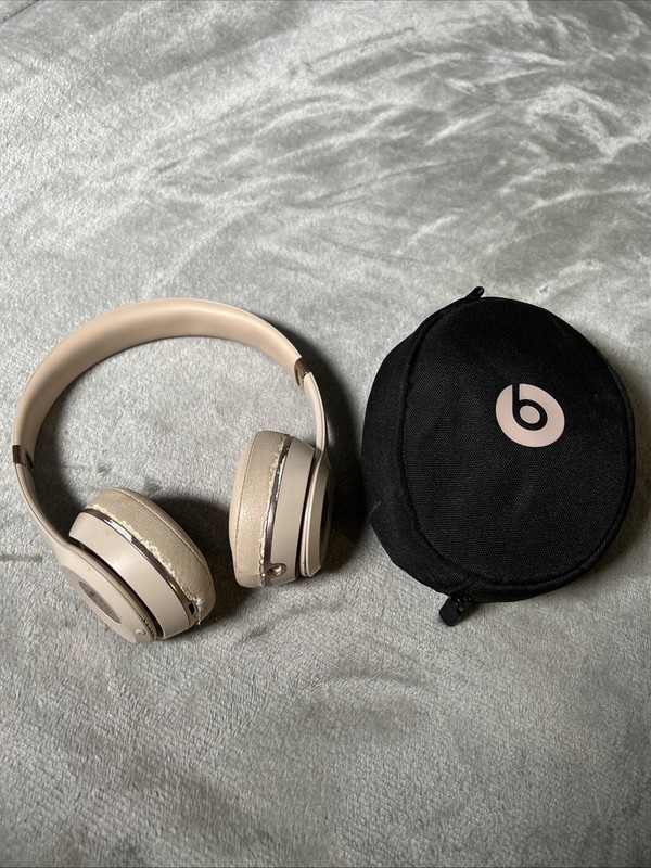 Beats Solo3 Wireless Over-Ear Bluetooth Headphones Coral Pink A1796 With Case