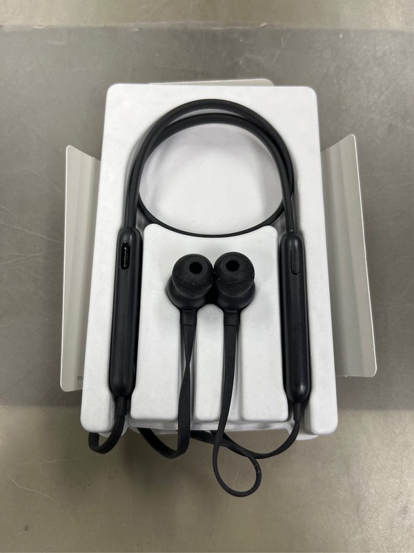 Beats Flex Wireless Earphones - Black 6 gallery
