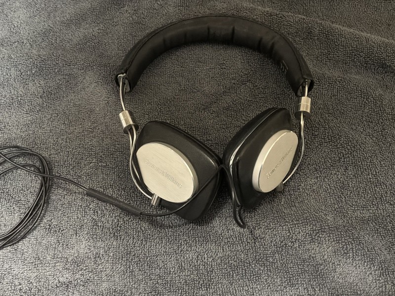 Bowers & Wilkins P5 Wired On-Ear Headphones – Black