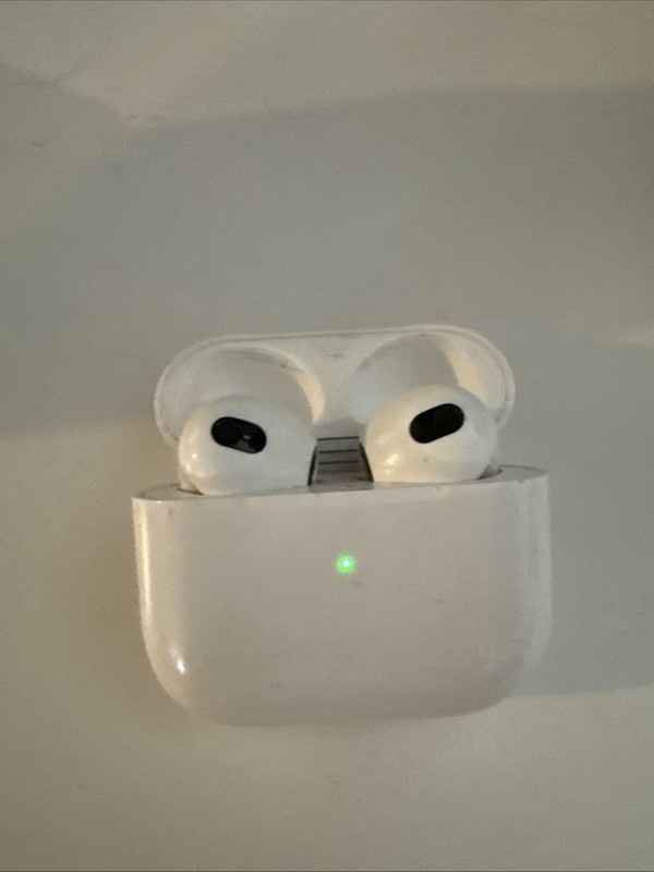 Apple AirPods 3rd Generation (Left Side Does Not Work And Poor Sound Quality)