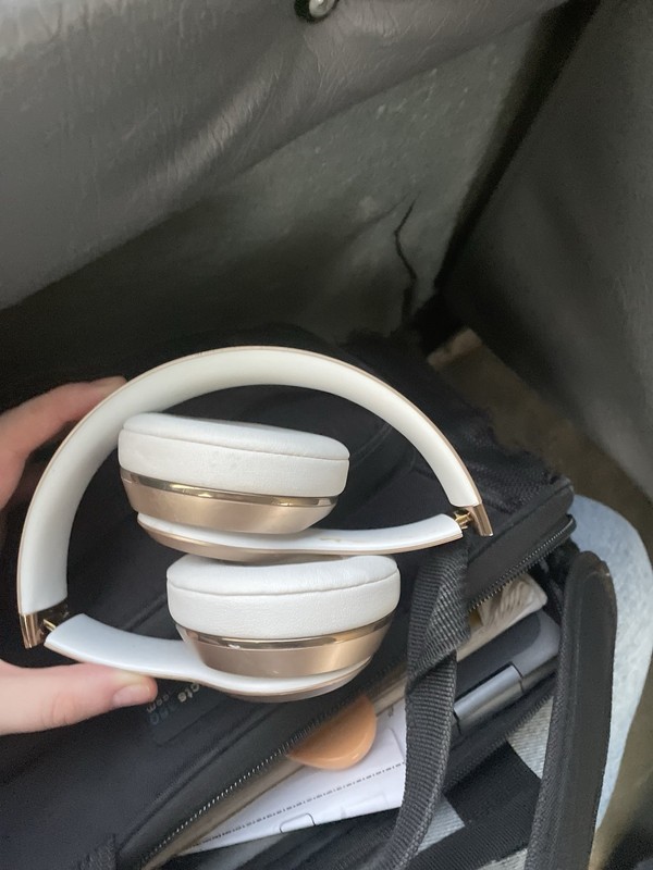 Beats Solo3 Wireless - Bluetooth, 40 Hours of Listening Time - Rose Gold gallery