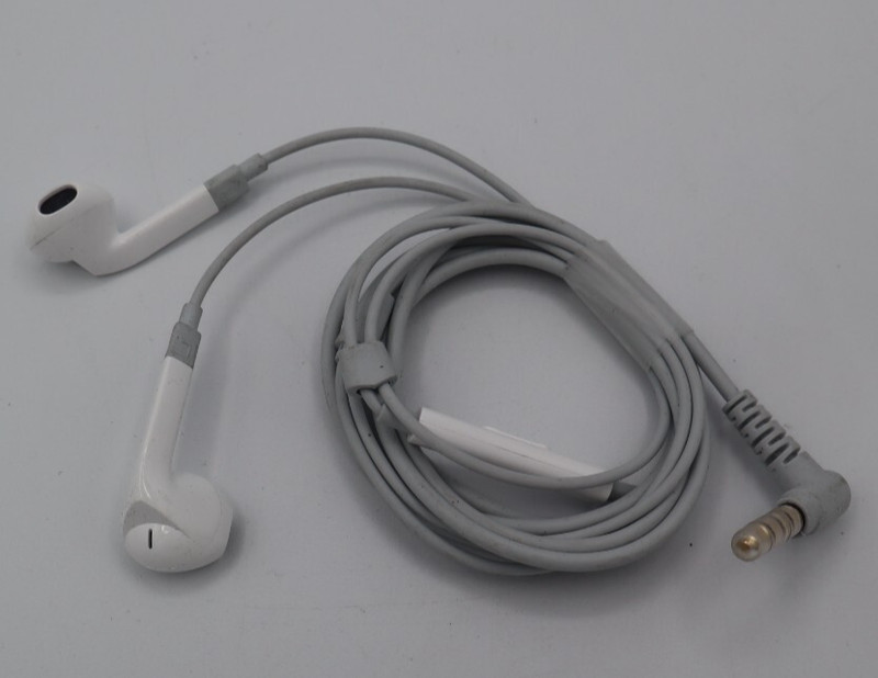 LUDOS FEROX Wired Earbuds in-Ear Headphones, Earphones 40% more Bass Classroom