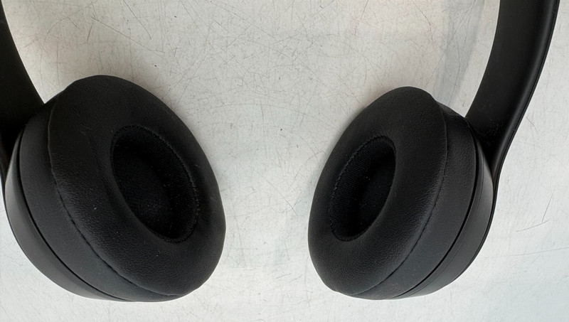 Beats Solo 4 Wireless Over-Ear Bluetooth Headphones NO CHARGER