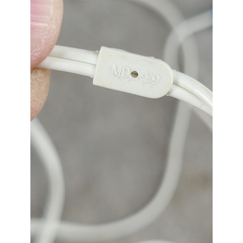 Sony MDR-E9 Vintage Wired Earbuds White Blue Translucent Walkman Headphones 3.5m gallery