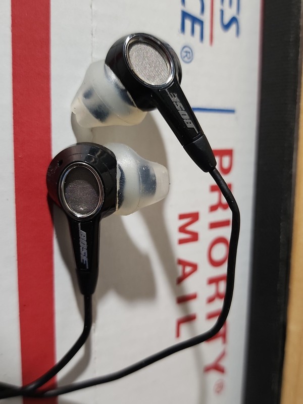 Retro Bose TriPort IE In-Ear Headphones - Black/White gallery