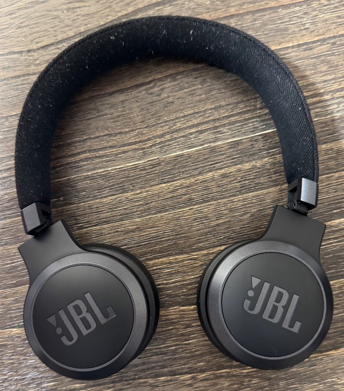 JBL Live675nc Headphones Adaptive Noise Cancelling **USED**