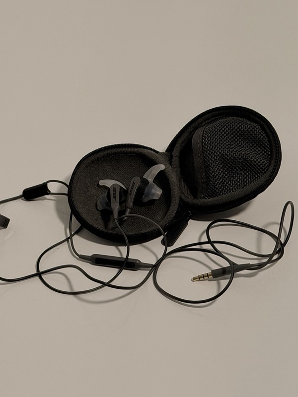Bose Wired In-Ear Earbuds, 3.5mm Jack, Gray/Black, Zipper Carry Case. Bass boost