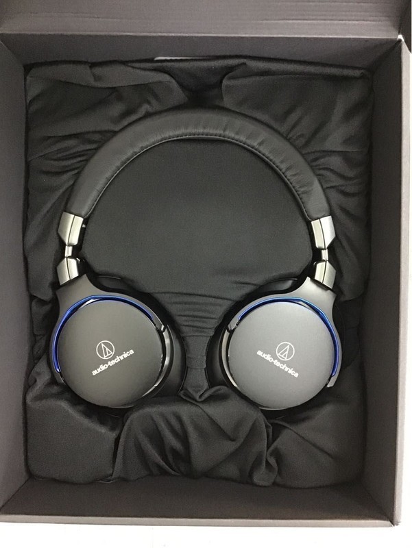 Audio-Technica ATH-MSR7 Black Hi-Res Sealed Type Portable Headphone Unused item gallery