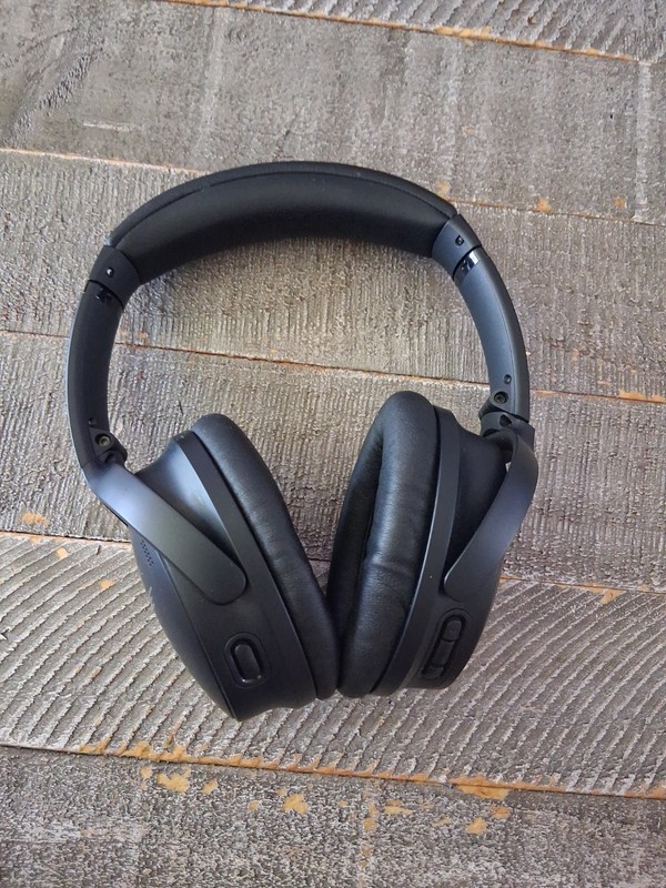 Bose QuietComfort Wireless Noise-Cancelling Over-Ear Headphones – Black