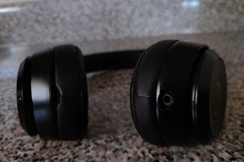 Beats Solo3 Wireless (Bluetooth) A1796 Matte Black - Fair Condition gallery