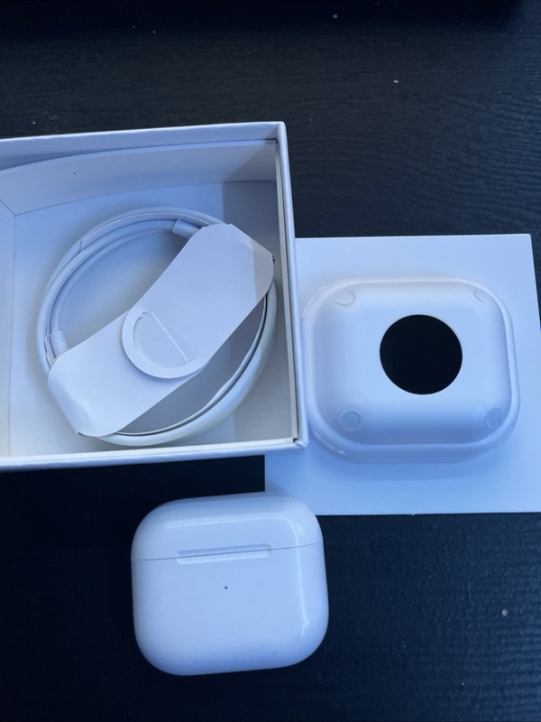 Apple AirPods (3rd Generation) White Wireless Bluetooth In-Ear Earbuds Mic