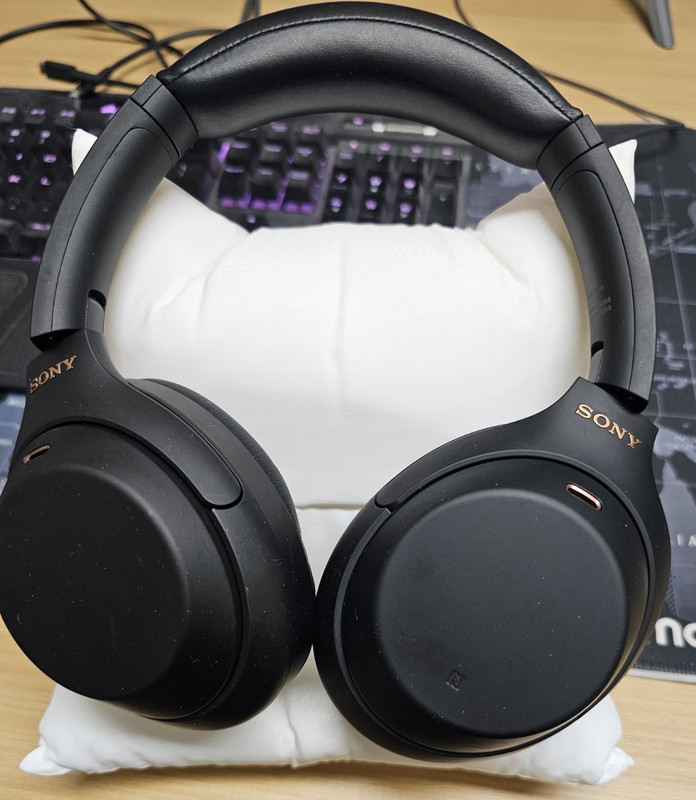Sony WH-1000XM4 Wireless Noise-Cancelling Over-the-Ear Headphones – Black