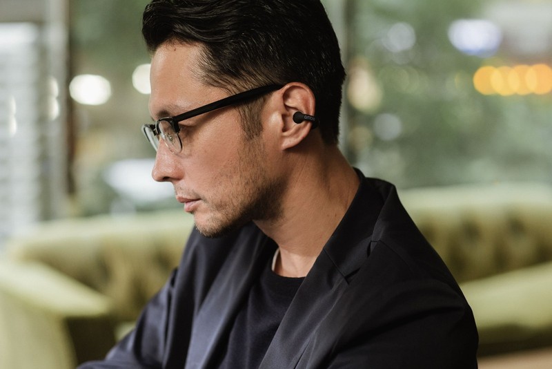 ambie sound earcuffs AM-TW02COM Black x Black Convex Button Wireless Earphones