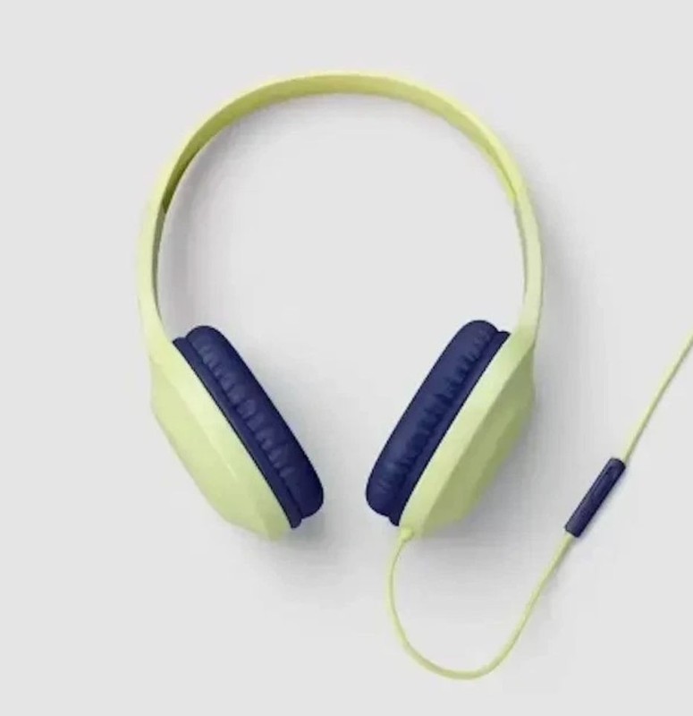 Heyday Wired Headphones, True Wireless Earbuds & 6ft USB-A To Lightning Charging gallery
