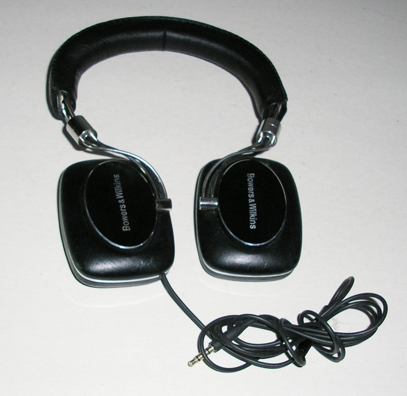 Bowers & Wilkens P5 Black Wired On-Ear Headphones – (Tested/ Working)