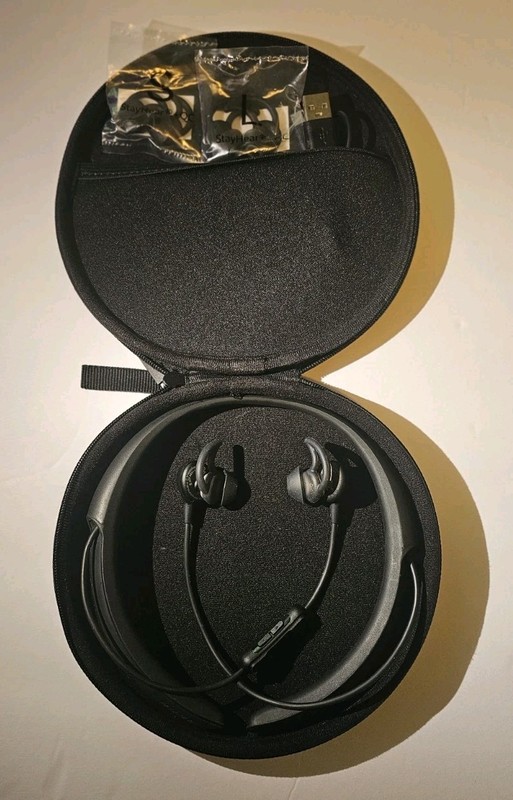 Bose QC30 QuietControl 30 Wireless Neckband Noise Cancelling Earbuds + Case