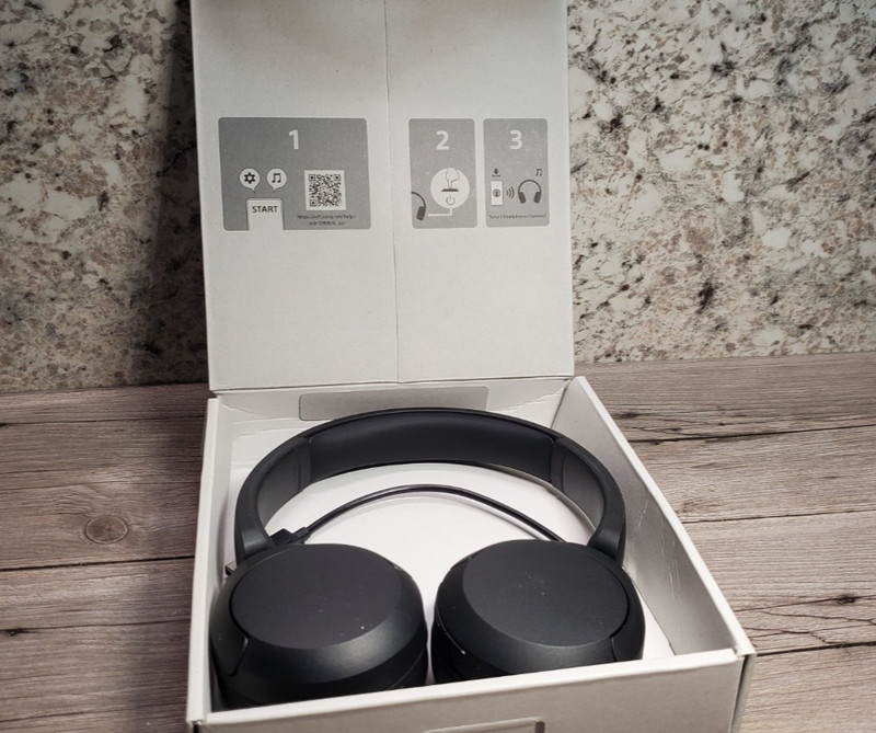 Sony WH-CH520 B Wireless Blue Tooth Over-Ear Headphones - Black gallery