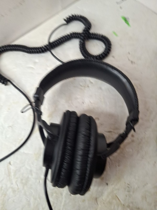 Sony MDR-7506 Sound Monitor Headphones (Black) Bag And Jack Excellent Condition gallery
