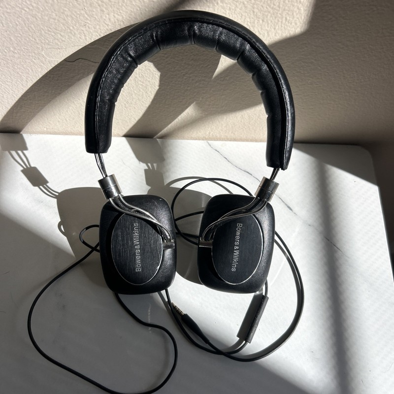 Bowers & Wilkins P5 Wired Headphones - Black