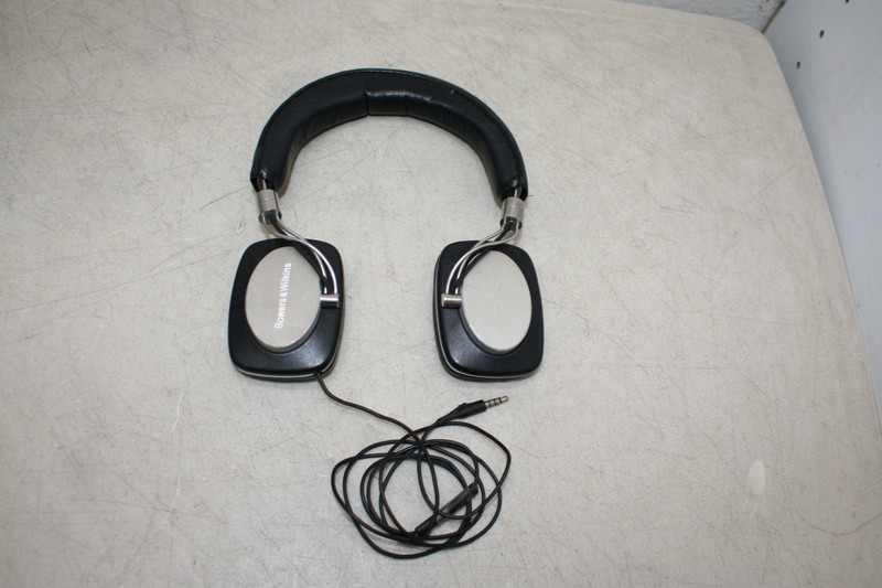 Bowers & Wilkins P5 Wired On-Ear Headphones - Black for Parts