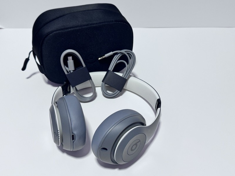 Beats by Dr. Dre Studio Pro Wireless Bluetooth Headphones – Gray/Cream MQTP3LL/A