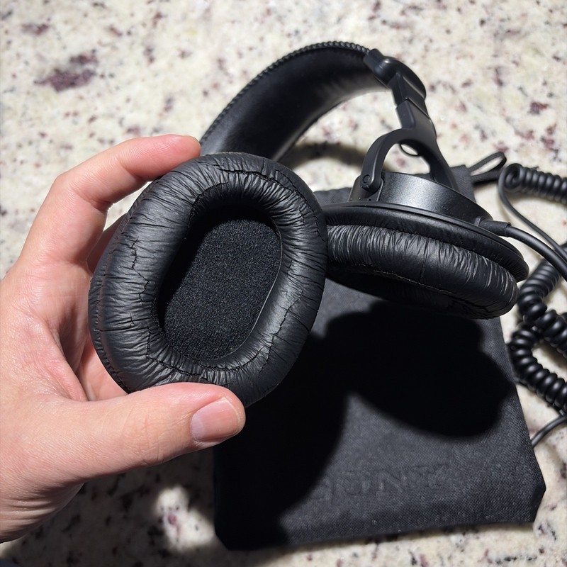 Sony MDR-7506 Sound Monitor Headphones (Black) gallery