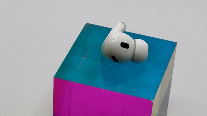 Apple AirPods Pro 2nd Generation USB-C OEM Replacement Right Side A3047 (R) gallery
