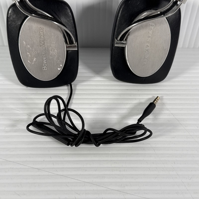 Bowers & Wilkins P5 Wired On-Ear Headphones Black Tested/Working gallery