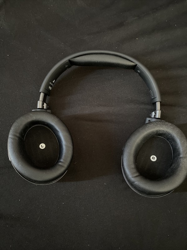 HyperX Cloud Orbit S- Over-Ear Bluetooth Headphones With Detachable Microphone