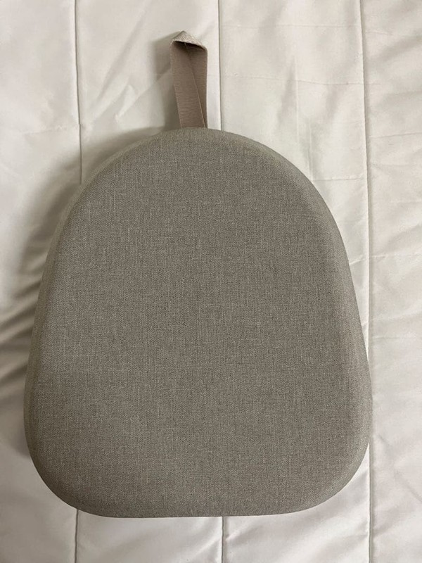 Sony headphones WH-1000XM5 white storage case with cover
