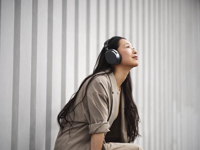 Sennheiser Momentum 4 wireless over-ear NC headphones (graphite) gallery