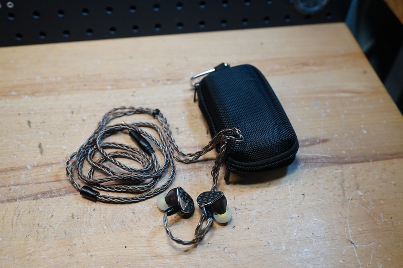 (S) MoonDrop May Wired In-Ear Headphones IEM with KBEAR Cable & Case