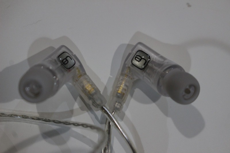 Ultimate Ears Super Fi 3 studio Headphones Stereo UE Earbuds Transparent Tin gallery