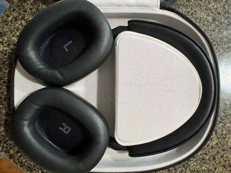 Bowers & Wilkins Px7 S2 Wireless Over-Ear Headphones - Black gallery