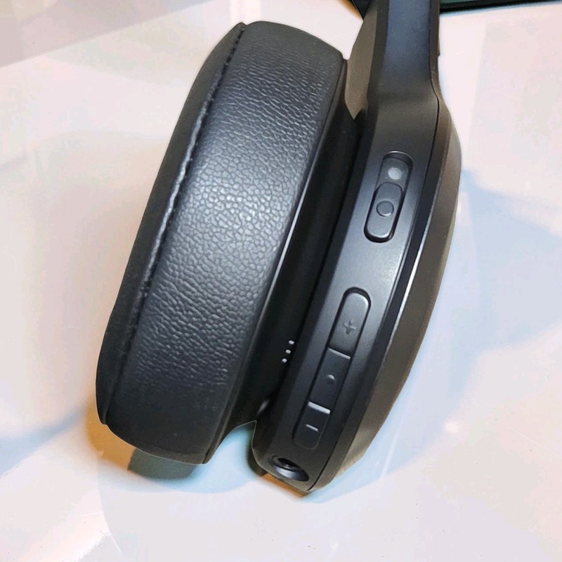 JBL Live 675NC Wireless On-Ear Noise Cancelling Headphones - Black - Open Box gallery