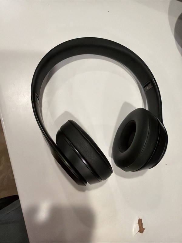 Beats by Dr. Dre Solo3 Black Wireless Bluetooth Over-Ear Headphones