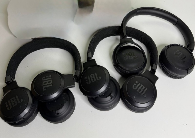 Jbl Live675nc Headphones Adaptive Noise Cancelling FOR PARTS ONLY