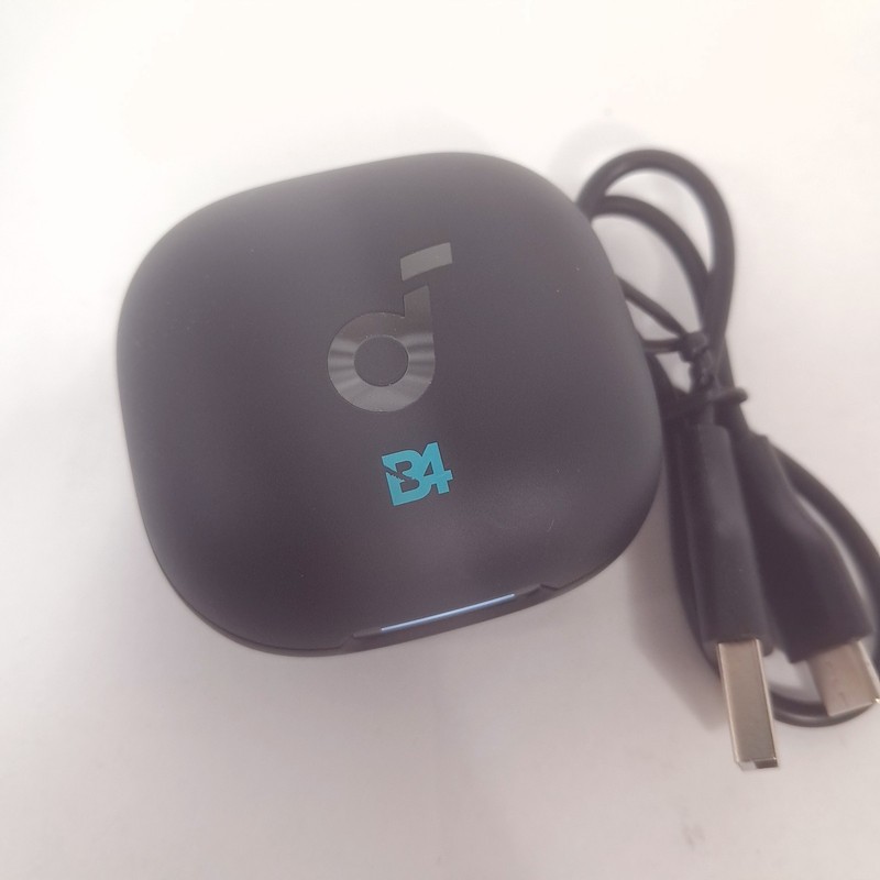 Soundcore Anker P40i Adaptive Noise Cancelling Earbud black charging case cable gallery