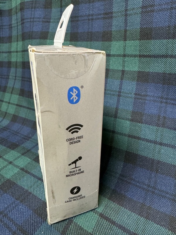 iLive Truly Wire-Free Earbuds and Charging Case gallery