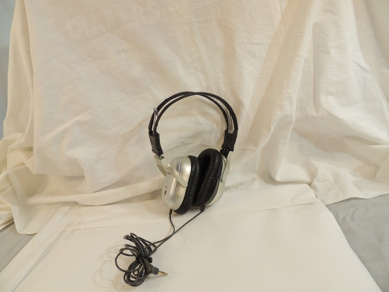 Philips SBC HN110 Noise Cancelling Headphones Tested