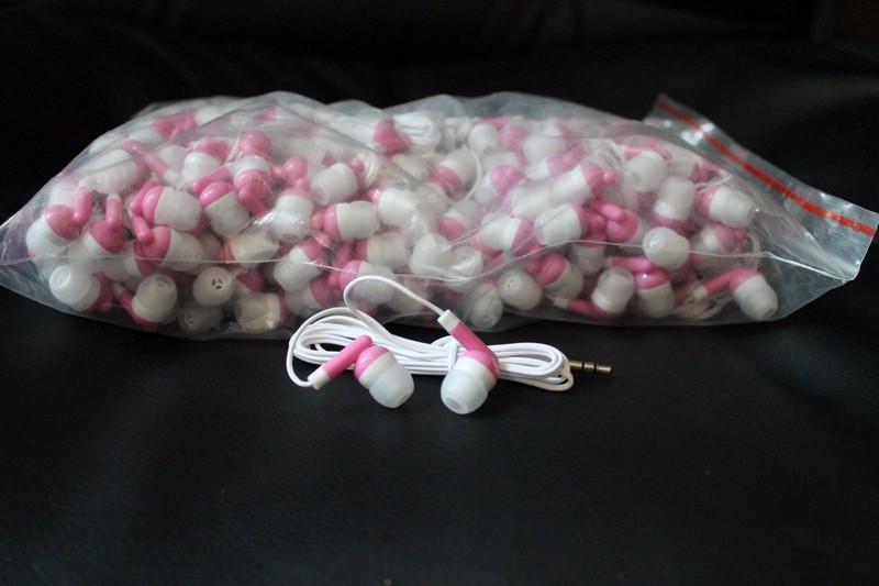 BULK WHOLESALE Lot of 100 – PINK/WHITE – 3.5mm In-Ear Earbuds / Earphones