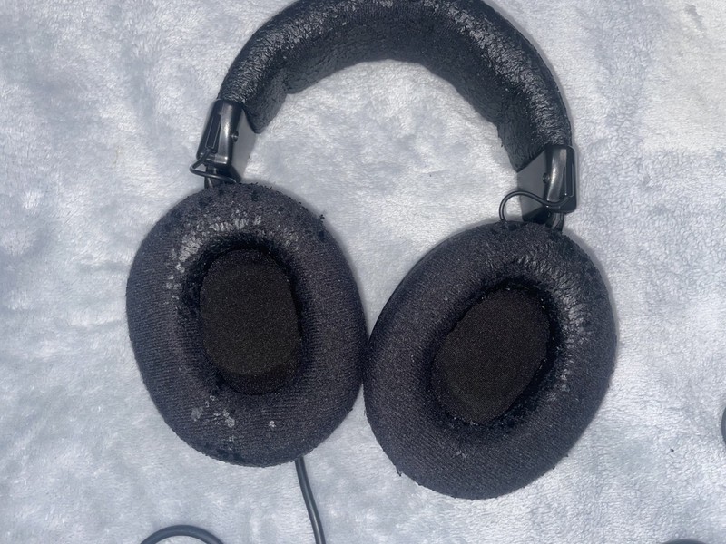 Audio-Technica ATH-M40fs Headphones - Black - Very Used gallery